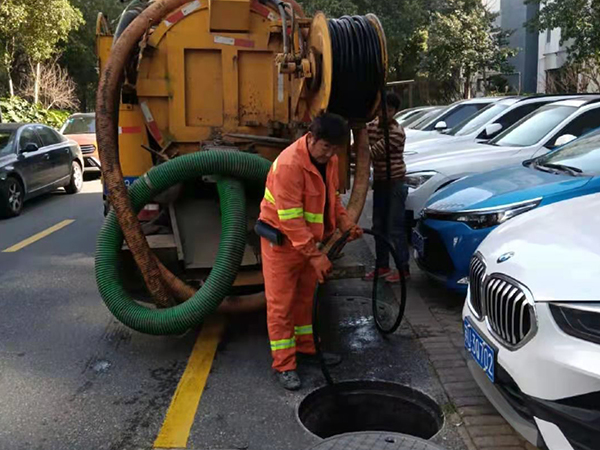 南湖排污管道清淤